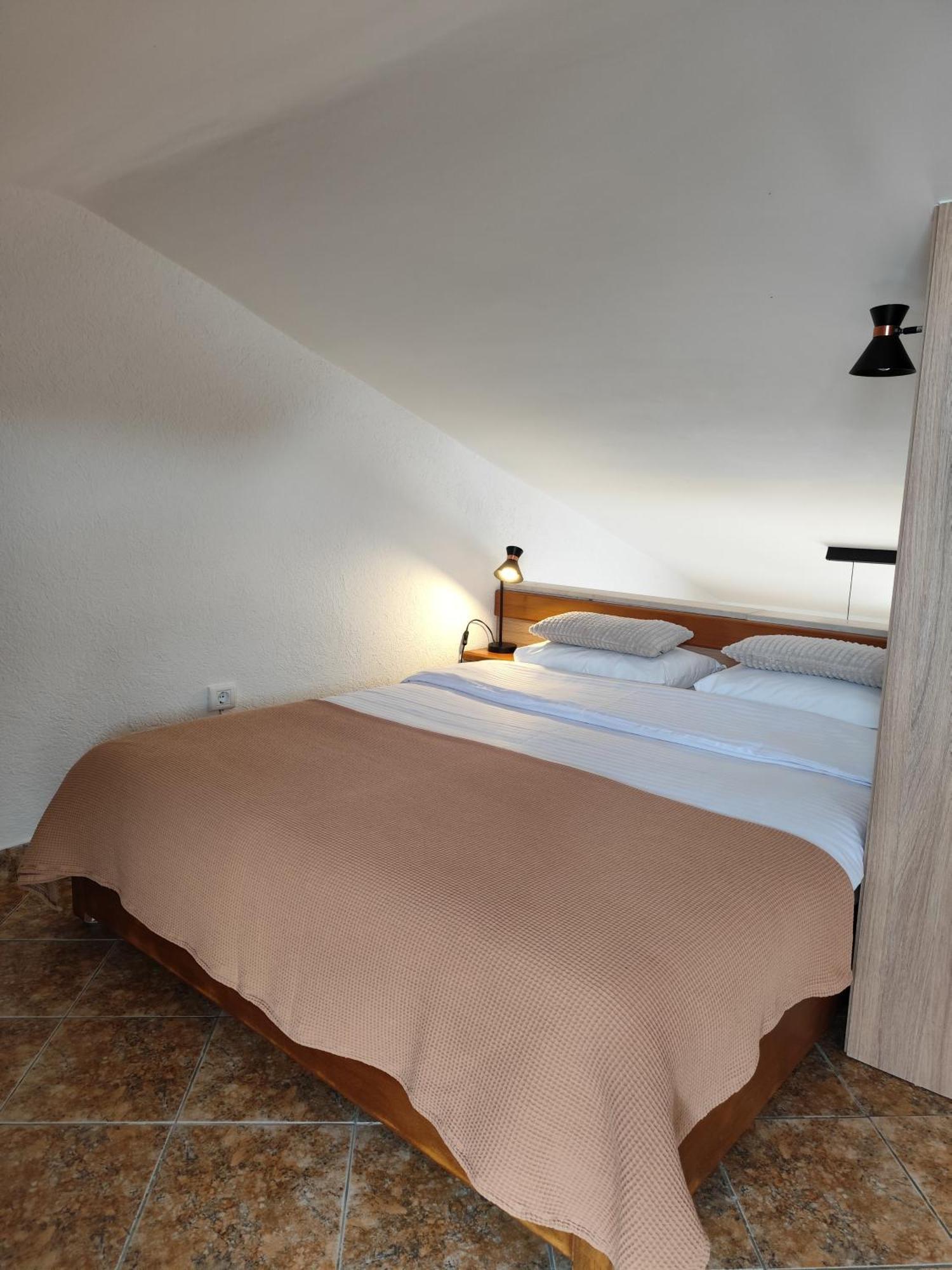 Guest House Jedro Petrovac Bagian luar foto
