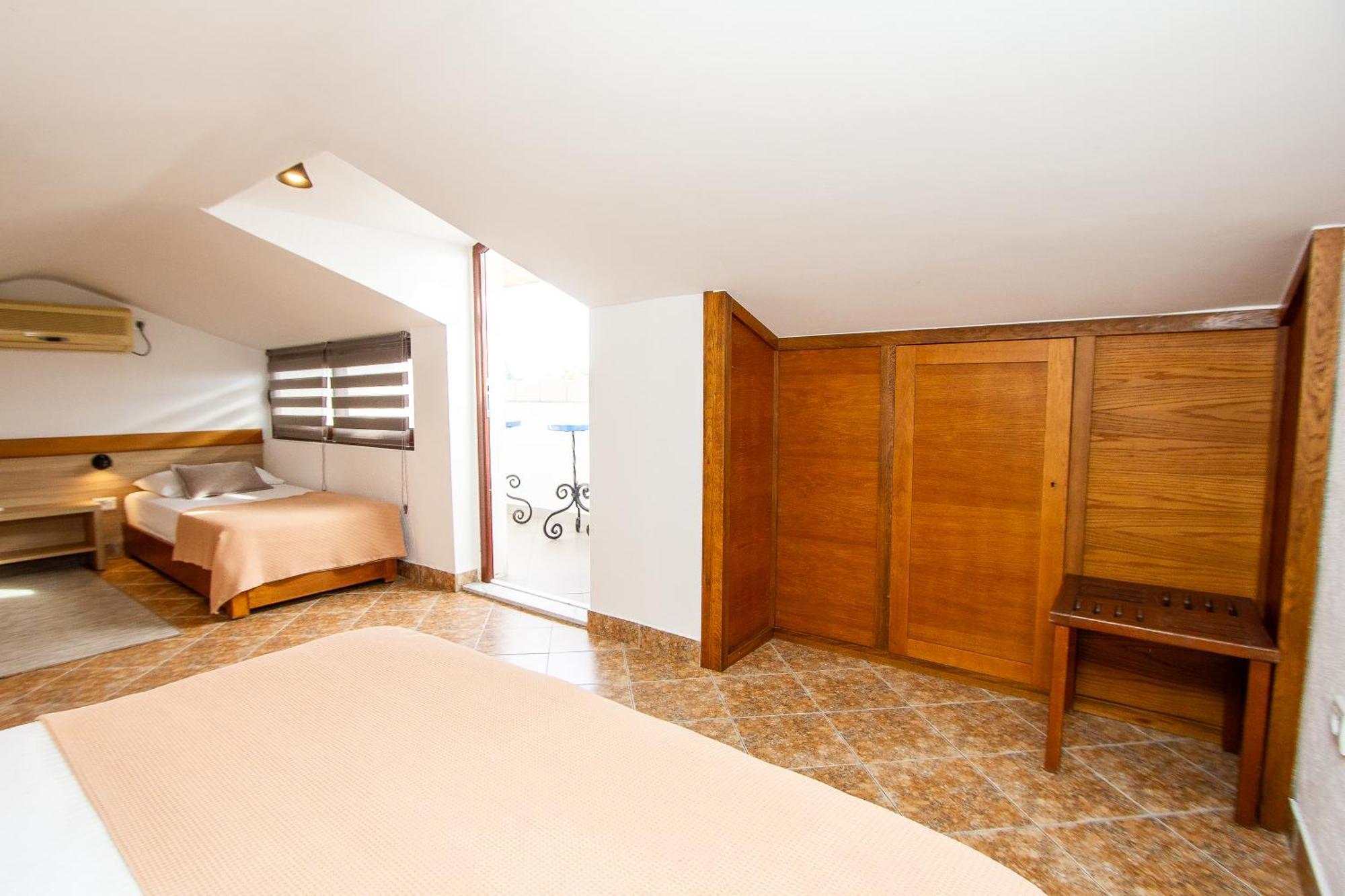 Guest House Jedro Petrovac Bagian luar foto
