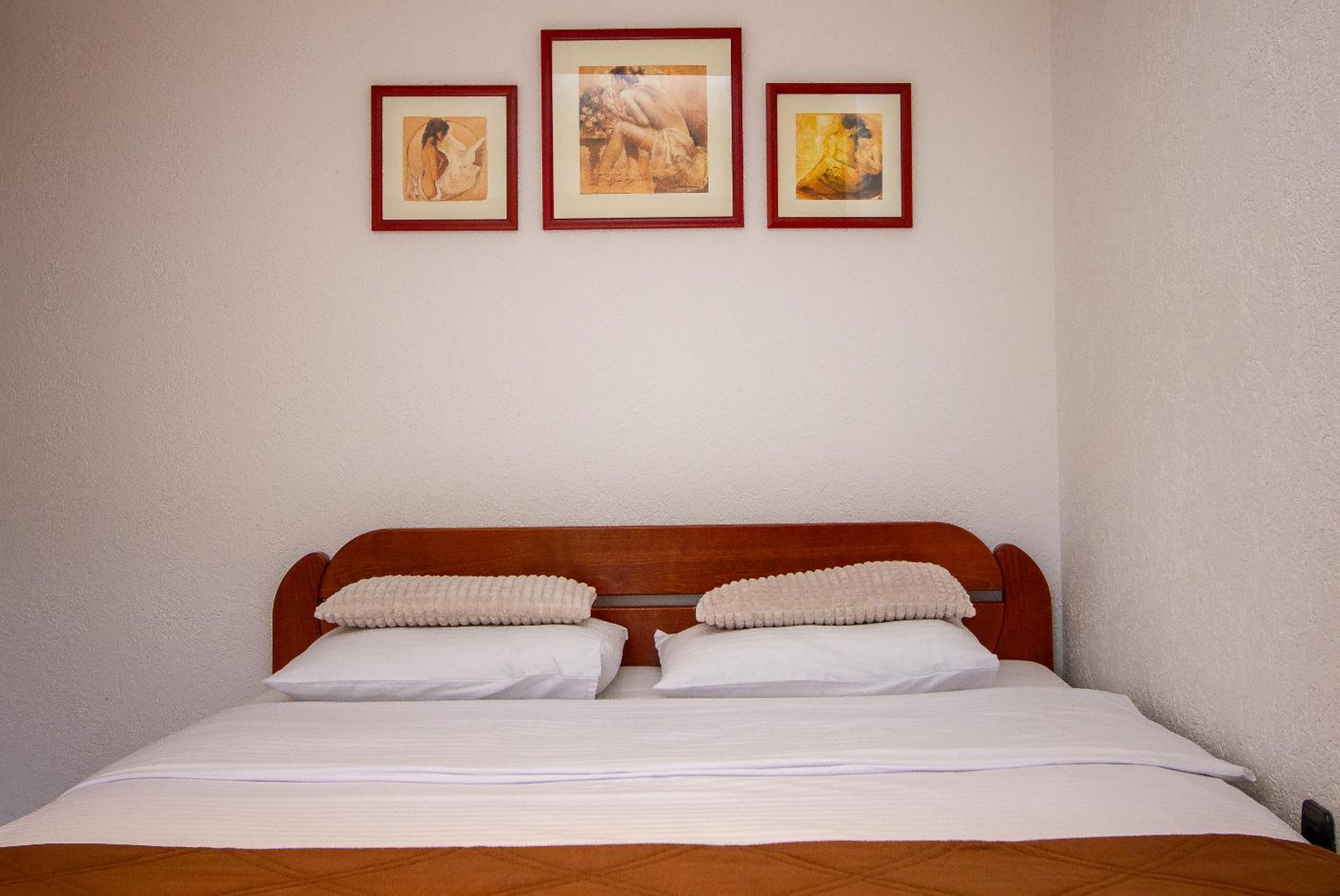 Guest House Jedro Petrovac Bagian luar foto