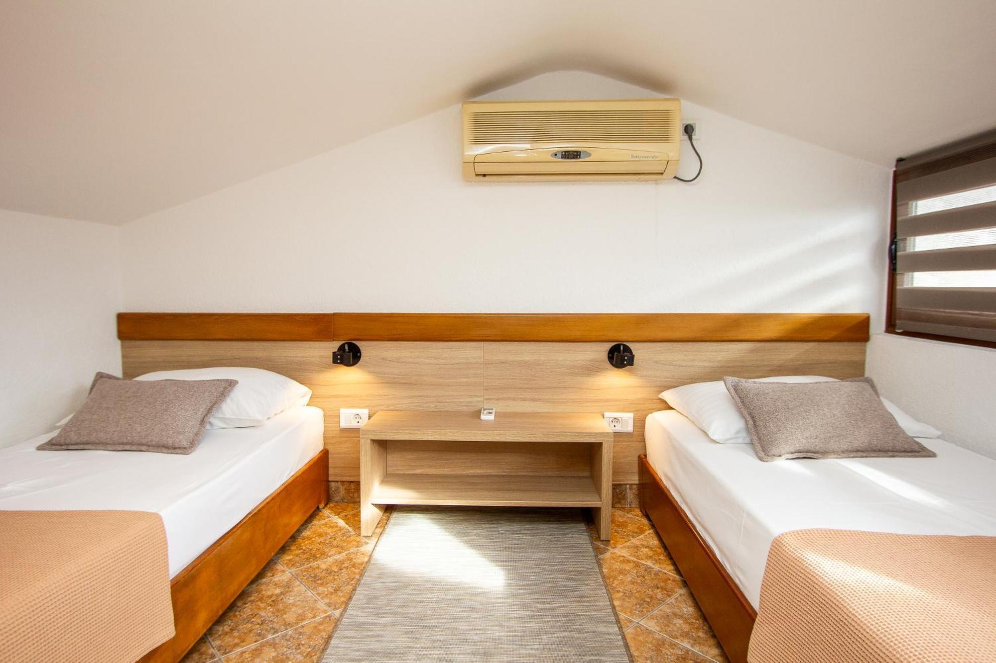Guest House Jedro Petrovac Bagian luar foto