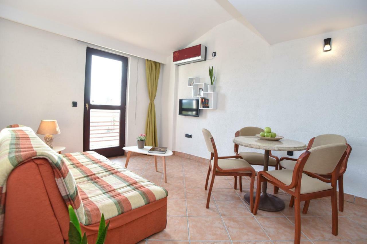 Guest House Jedro Petrovac Bagian luar foto