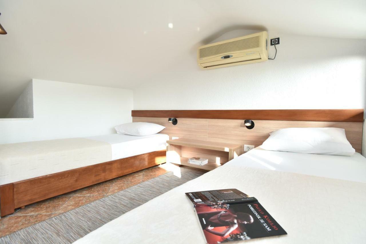 Guest House Jedro Petrovac Bagian luar foto