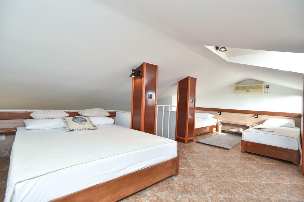 Guest House Jedro Petrovac Bagian luar foto