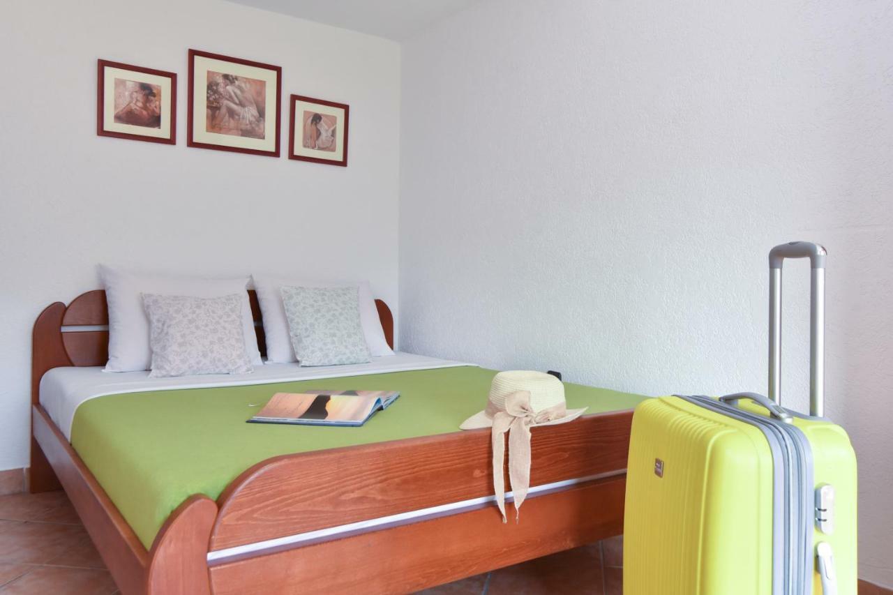 Guest House Jedro Petrovac Bagian luar foto