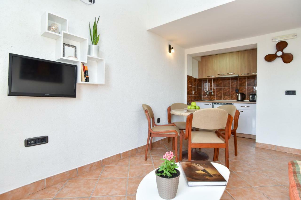 Guest House Jedro Petrovac Bagian luar foto