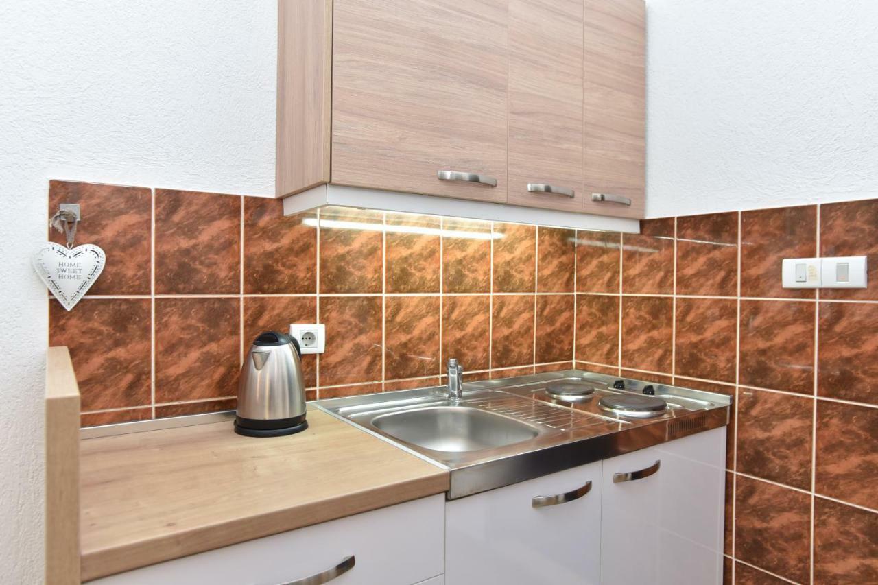 Guest House Jedro Petrovac Bagian luar foto